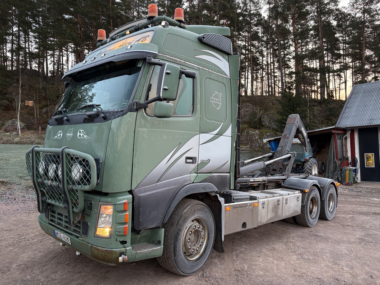 Volvo FH16 550 - Pacēlājs ar āķi: foto 1 Volvo FH16 550 - Pacēlājs ar āķi: foto 1