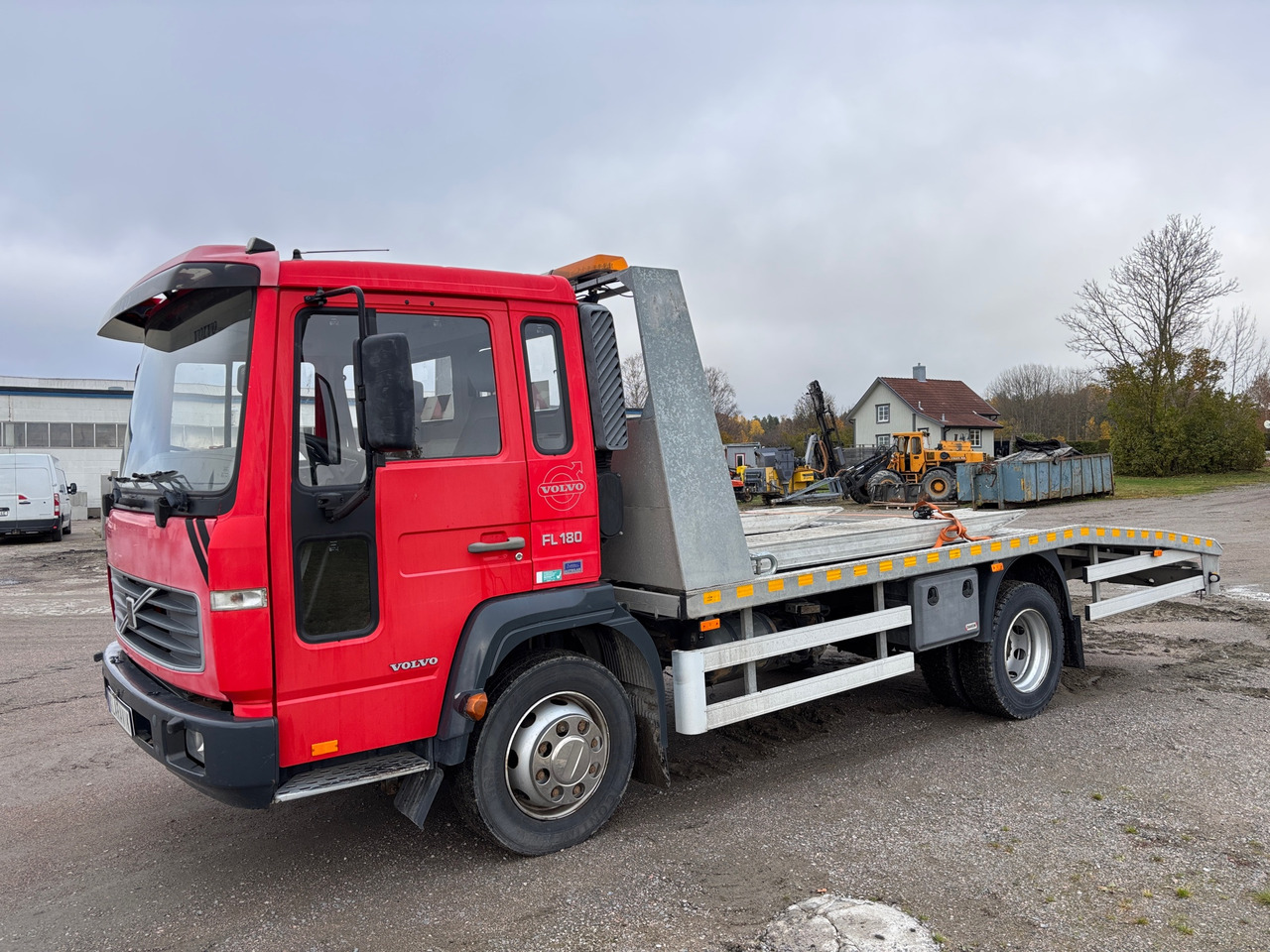 Volvo FL 180 4x2 - Bortu kravas automašīna/ Platforma: foto 1 Volvo FL 180 4x2 - Bortu kravas automašīna/ Platforma: foto 1
