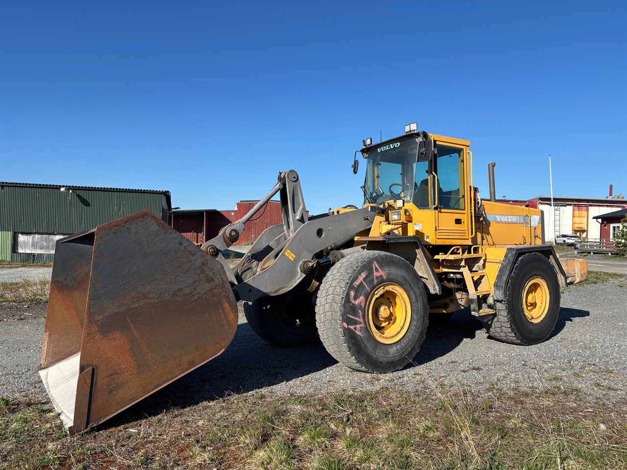 Volvo L120C - Riteņu iekrāvējs: foto 1 Volvo L120C - Riteņu iekrāvējs: foto 1