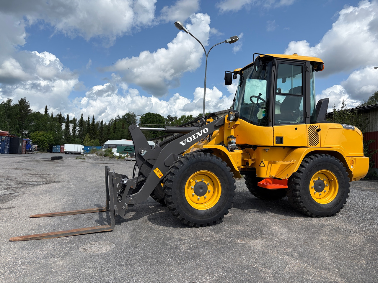 Volvo L30G - Riteņu iekrāvējs: foto 1 Volvo L30G - Riteņu iekrāvējs: foto 1