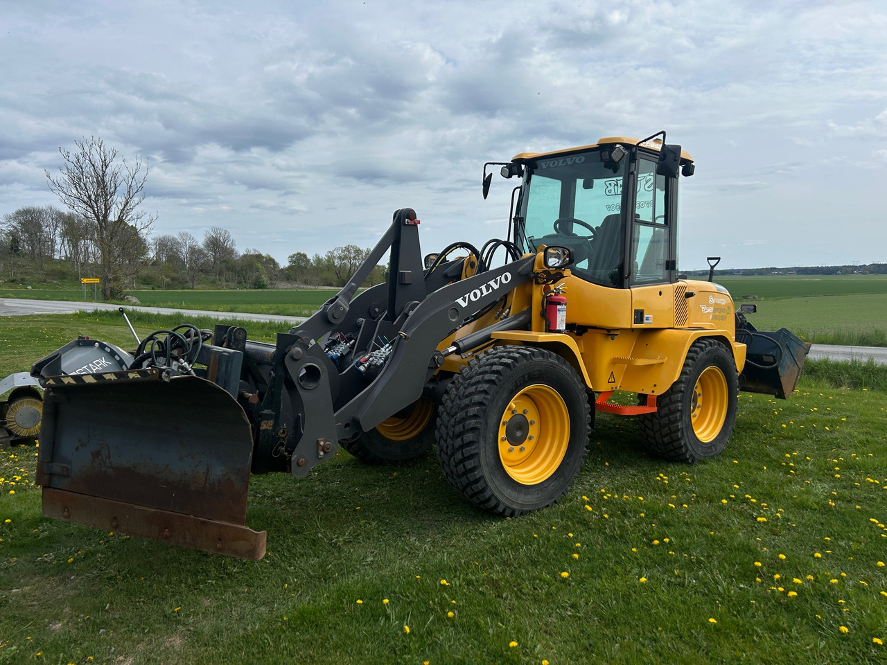 Volvo L35G - Riteņu iekrāvējs: foto 1 Volvo L35G - Riteņu iekrāvējs: foto 1