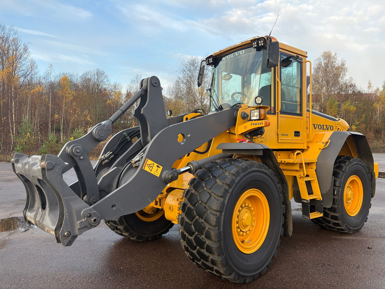Volvo L70E - Riteņu iekrāvējs: foto 1 Volvo L70E - Riteņu iekrāvējs: foto 1