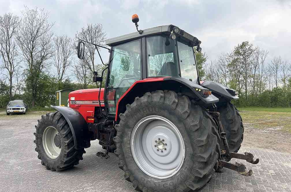 Massey Ferguson 8110 dynashift - Traktors: foto 2 Massey Ferguson 8110 dynashift - Traktors: foto 2