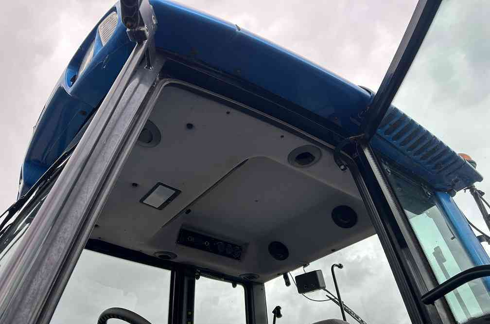 Valtra T130 trekker - Traktors: foto 5 Valtra T130 trekker - Traktors: foto 5