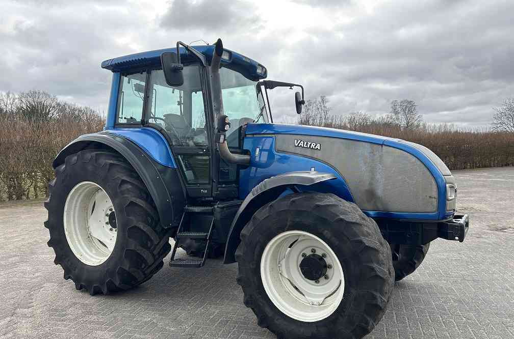 Valtra T130 trekker - Traktors: foto 4 Valtra T130 trekker - Traktors: foto 4