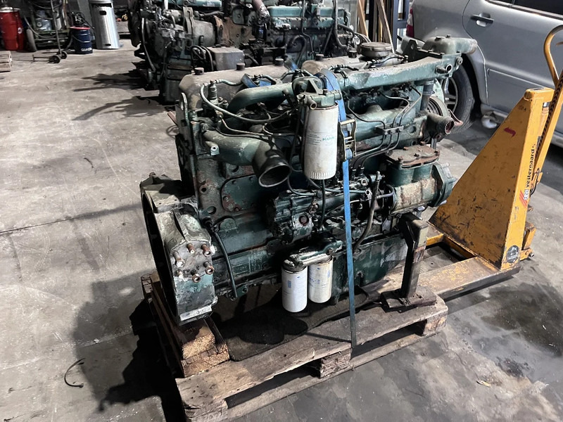 DAF DHU 825 meerdere op voorraad - Dzinējs - Kravas automašīna: foto 2 DAF DHU 825 meerdere op voorraad - Dzinējs - Kravas automašīna: foto 2