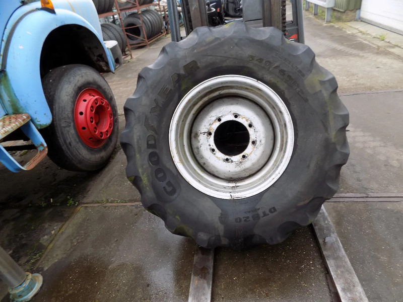 GOOD YEAR banden met velg good year banden met velg 540/65 R 24 - Labības kombains: foto 1 GOOD YEAR banden met velg good year banden met velg 540/65 R 24 - Labības kombains: foto 1