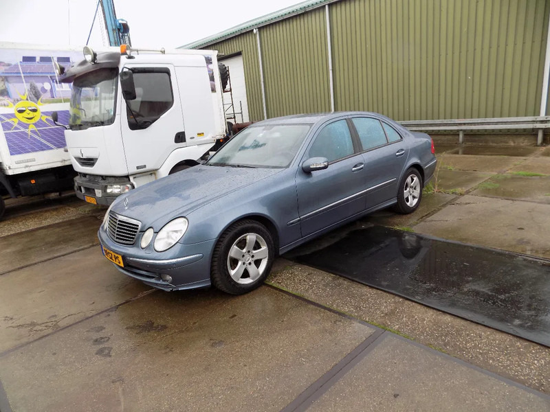 Mercedes-Benz E-Klasse 320 CDI sedan avantgarde - Vieglā automašīna: foto 1 Mercedes-Benz E-Klasse 320 CDI sedan avantgarde - Vieglā automašīna: foto 1