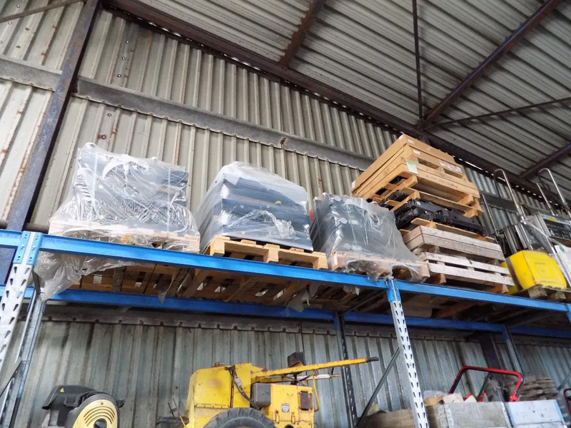 Mercedes-Benz mercedes radiator nieuw - Radiators: foto 4 Mercedes-Benz mercedes radiator nieuw - Radiators: foto 4