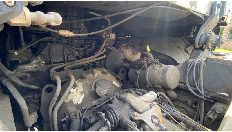 Scania P124-400 Scania met plateau en mogelijkheid voor kraan achter cabine līzingu Scania P124-400 Scania met plateau en mogelijkheid voor kraan achter cabine: foto 14