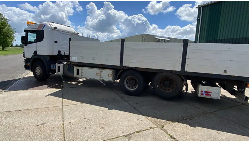 Scania P124-400 Scania met plateau en mogelijkheid voor kraan achter cabine līzingu Scania P124-400 Scania met plateau en mogelijkheid voor kraan achter cabine: foto 12