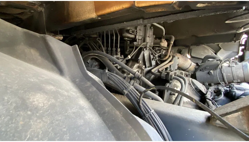 Scania P124-400 Scania met plateau en mogelijkheid voor kraan achter cabine līzingu Scania P124-400 Scania met plateau en mogelijkheid voor kraan achter cabine: foto 13