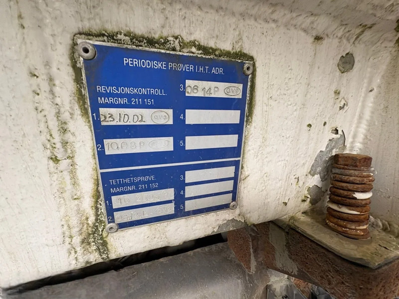 Volvo FL 7 Volvo FL7 285 Fuel tanker 4x2 - Autocisterna: foto 4 Volvo FL 7 Volvo FL7 285 Fuel tanker 4x2 - Autocisterna: foto 4