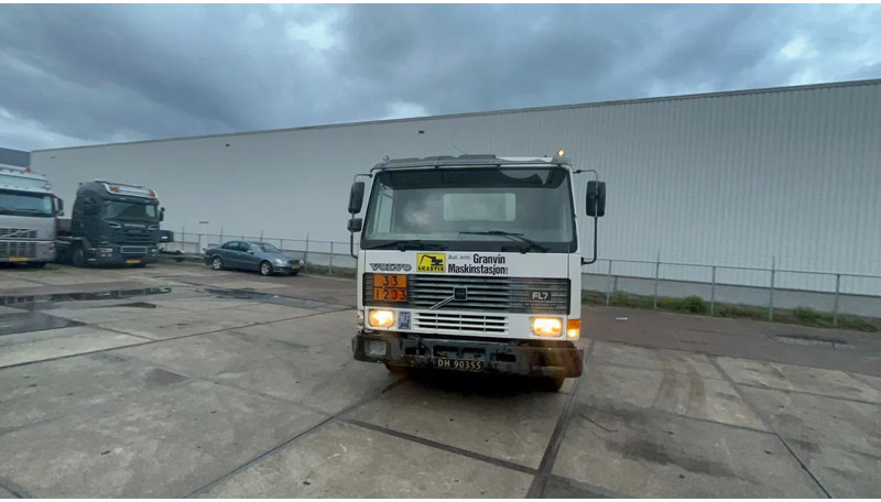 Volvo FL 7 Volvo FL7 285 Fuel tanker 4x2 - Autocisterna: foto 3 Volvo FL 7 Volvo FL7 285 Fuel tanker 4x2 - Autocisterna: foto 3