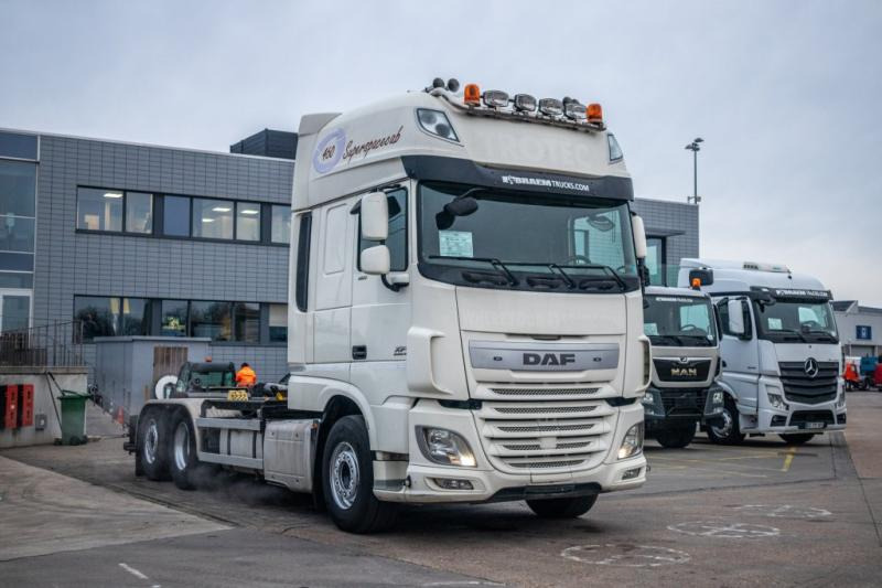 DAF XF 105.460 - AJK + intarder - Pacēlājs ar āķi: foto 2 DAF XF 105.460 - AJK + intarder - Pacēlājs ar āķi: foto 2