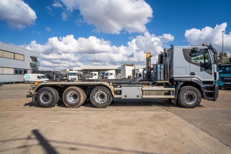 Iveco X-WAY 460 - Pacēlājs ar āķi: foto 3 Iveco X-WAY 460 - Pacēlājs ar āķi: foto 3