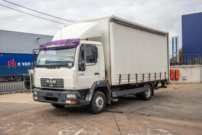 MAN LE 180 - Kravas automašīna ar tentu: foto 1 MAN LE 180 - Kravas automašīna ar tentu: foto 1