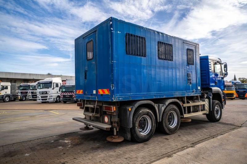 MAN TGA 33.363 FDAK- 6x6 + LABO - Kravas automašīna ar slēgto virsbūvi: foto 4 MAN TGA 33.363 FDAK- 6x6 + LABO - Kravas automašīna ar slēgto virsbūvi: foto 4