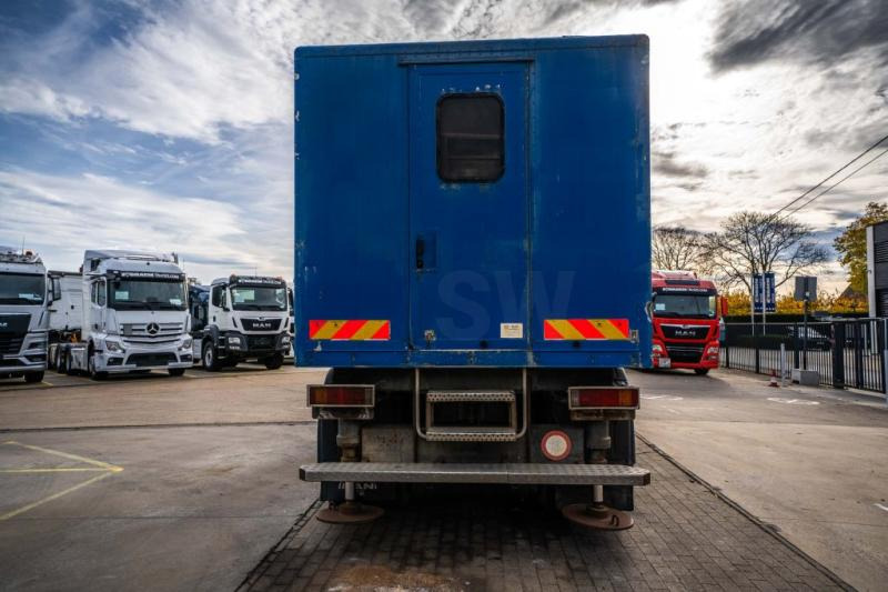 MAN TGA 33.363 FDAK- 6x6 + LABO - Kravas automašīna ar slēgto virsbūvi: foto 5 MAN TGA 33.363 FDAK- 6x6 + LABO - Kravas automašīna ar slēgto virsbūvi: foto 5