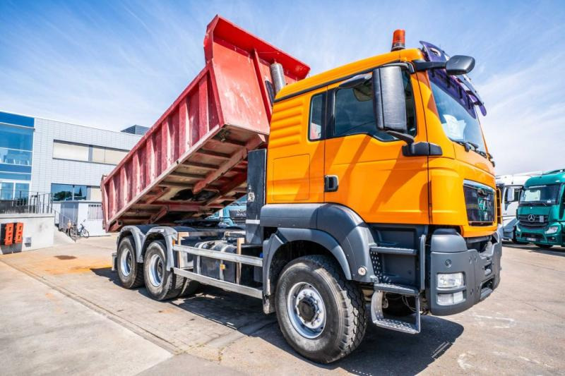 MAN TGS 33.440 BB TIPPER / TRACTOR - Kravas automašīna pašizgāzējs: foto 2 MAN TGS 33.440 BB TIPPER / TRACTOR - Kravas automašīna pašizgāzējs: foto 2