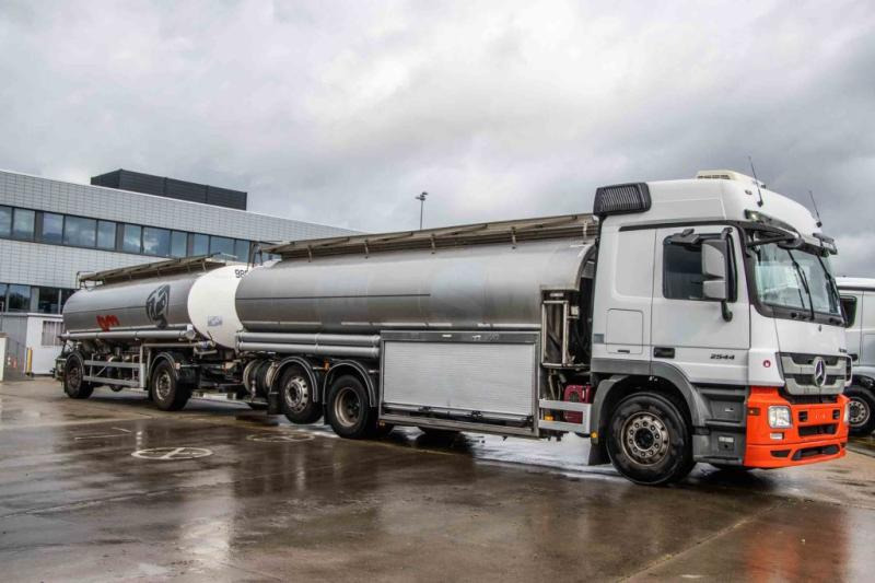 Mercedes ACTROS 2544-MP3+MAGYAR-INOX-18.200L+6COMP - Autocisterna: foto 2 Mercedes ACTROS 2544-MP3+MAGYAR-INOX-18.200L+6COMP - Autocisterna: foto 2