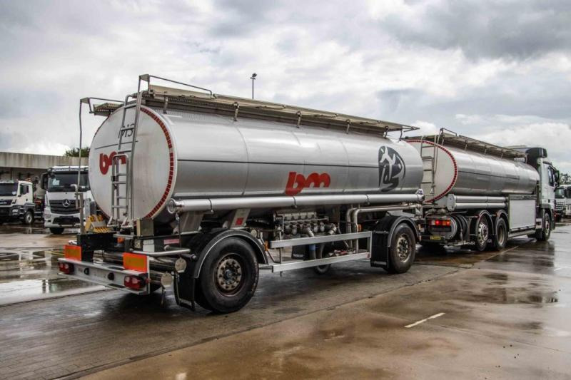 Mercedes ACTROS 2544-MP3+MAGYAR INOX18.200L+17.700L/2X6COMP - Autocisterna: foto 3 Mercedes ACTROS 2544-MP3+MAGYAR INOX18.200L+17.700L/2X6COMP - Autocisterna: foto 3