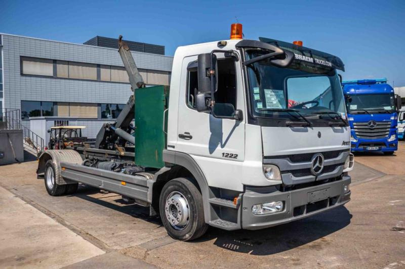 Mercedes ATEGO 1222 K - Pacēlājs ar āķi: foto 2 Mercedes ATEGO 1222 K - Pacēlājs ar āķi: foto 2