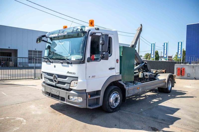 Mercedes ATEGO 1222 K - Pacēlājs ar āķi: foto 1 Mercedes ATEGO 1222 K - Pacēlājs ar āķi: foto 1