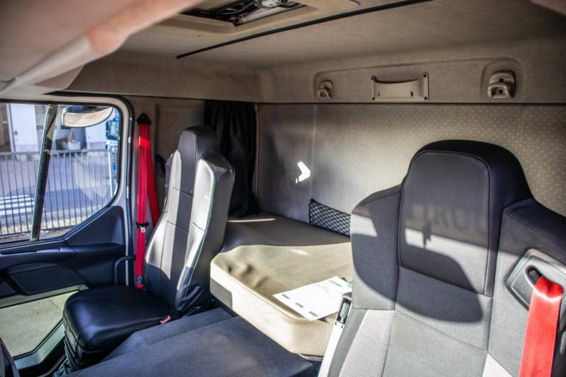 Kravas automašīna refrižerators Renault D 330 -CARRIER SUPRA 850-Vlees/Meat/Viande/Fleisch: foto 7 Kravas automašīna refrižerators Renault D 330 -CARRIER SUPRA 850-Vlees/Meat/Viande/Fleisch: foto 7