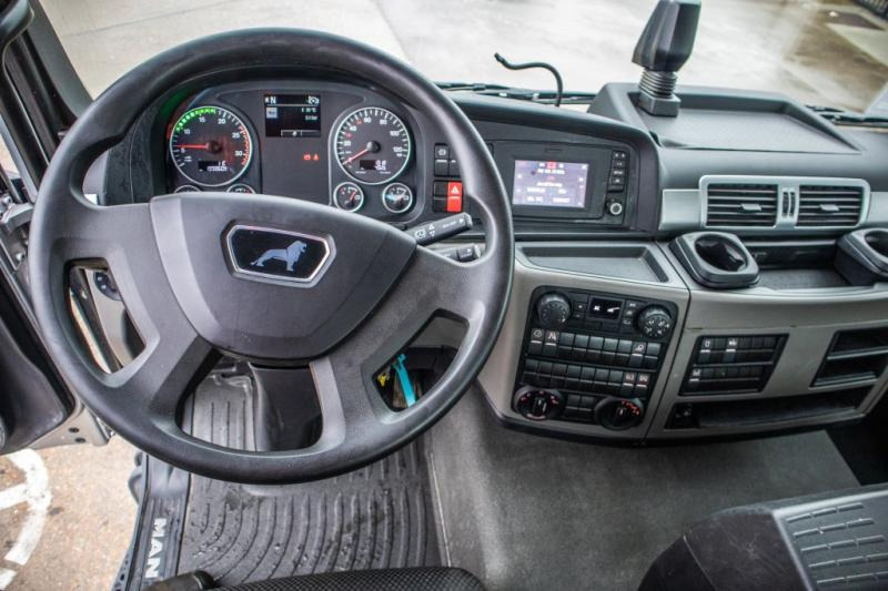Interior photo 1: Vilcējs MAN TGS 26.470 6X6H +HYDR Interior photo 1: Vilcējs MAN TGS 26.470 6X6H +HYDR