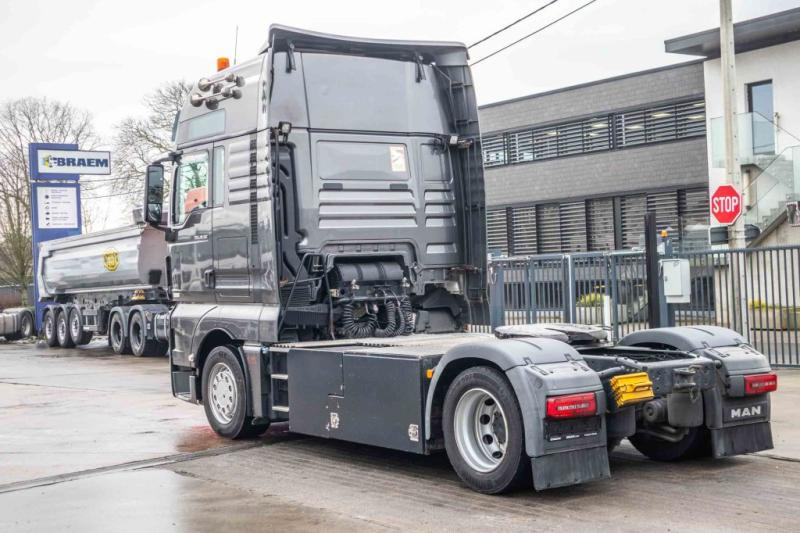 MAN TGX 18.560 XXL LLS+ INTARDER - Vilcējs: foto 4 MAN TGX 18.560 XXL LLS+ INTARDER - Vilcējs: foto 4