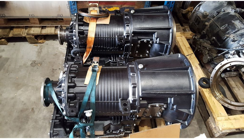 Terberg Allison MT643,MD3060,MD3000,ZF 6WG211 - Termināļa traktors: foto 1 Terberg Allison MT643,MD3060,MD3000,ZF 6WG211 - Termināļa traktors: foto 1