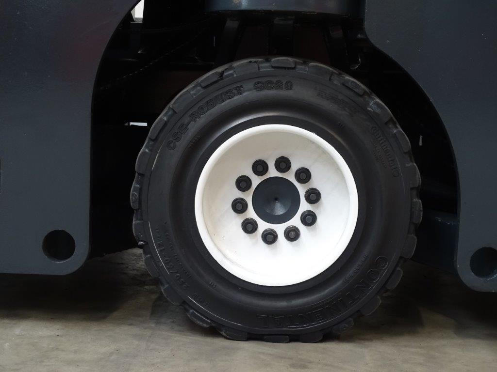 Combilift C3000 - Četru pušu autokrāvējs: foto 2 Combilift C3000 - Četru pušu autokrāvējs: foto 2