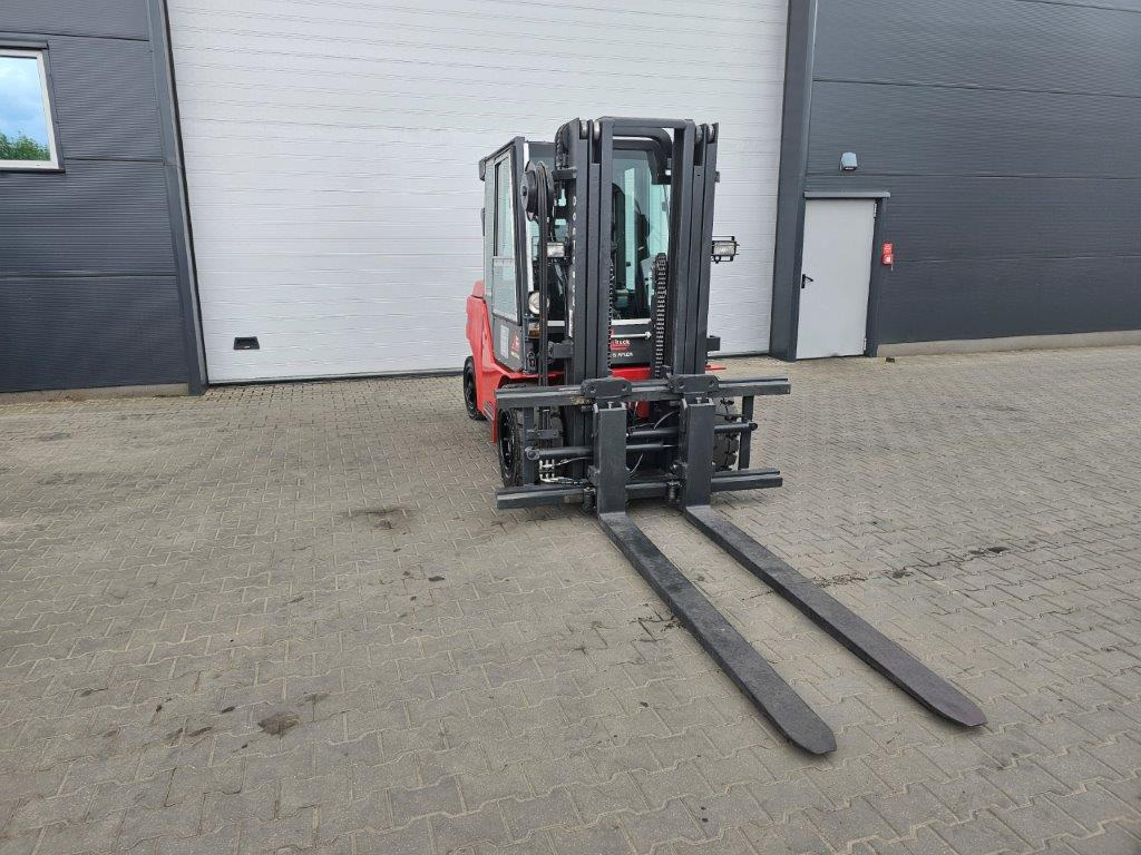 Dan Truck 8450DG Container-Indoor-Stapler -TRIPLEX - Dīzeļiekrāvējs: foto 5 Dan Truck 8450DG Container-Indoor-Stapler -TRIPLEX - Dīzeļiekrāvējs: foto 5