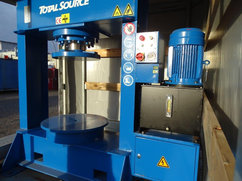 MOBILE VOLLREIFENPRESSE - Garāžu aprīkojums: foto 5 MOBILE VOLLREIFENPRESSE - Garāžu aprīkojums: foto 5