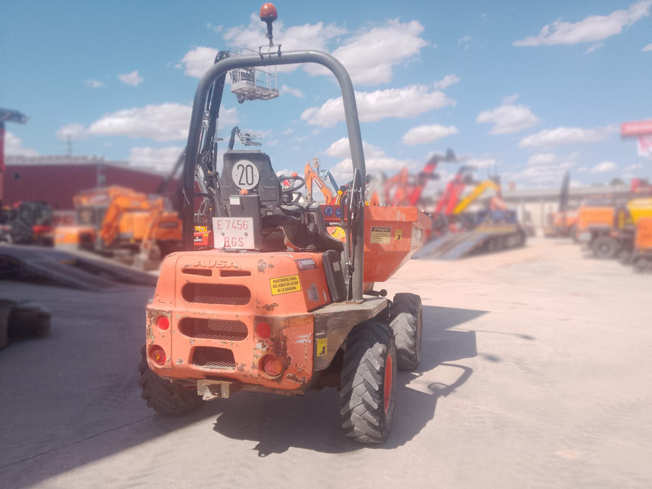 AUSA D350 AHG - Mini pašizgāzējs: foto 2 AUSA D350 AHG - Mini pašizgāzējs: foto 2