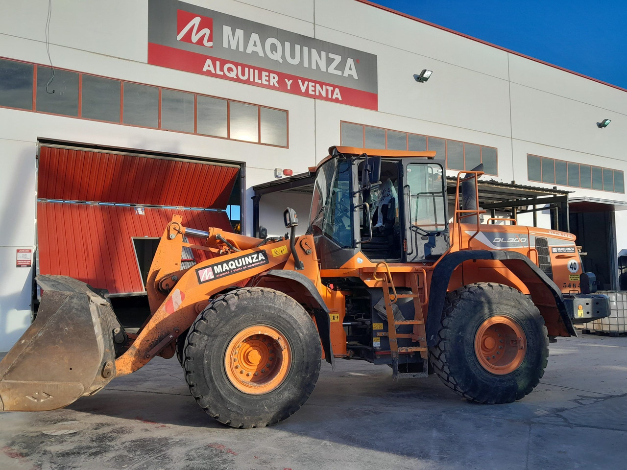 DOOSAN DL300 L/AUX - Riteņu iekrāvējs: foto 3 DOOSAN DL300 L/AUX - Riteņu iekrāvējs: foto 3