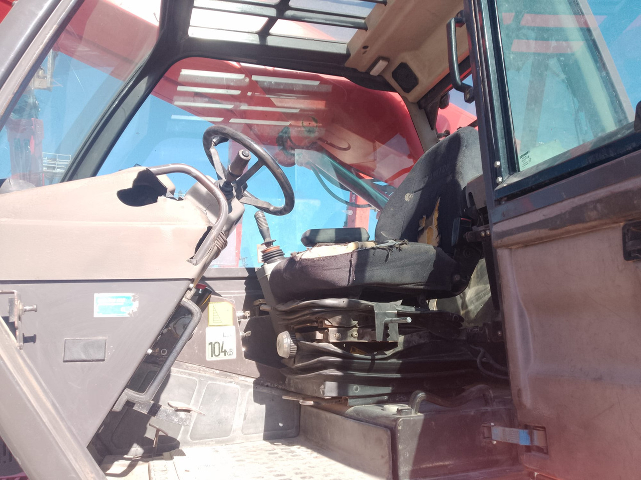 Teleskopiskais iekrāvējs MANITOU MRT1635: foto 12 Teleskopiskais iekrāvējs MANITOU MRT1635: foto 12