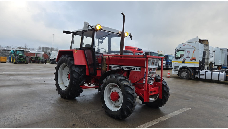 Case International 844 S (4X4 / BELGIAN TRACTOR / PERFECT CONDITION / GEARBOX TOP CONDITION) - Traktors: foto 3 Case International 844 S (4X4 / BELGIAN TRACTOR / PERFECT CONDITION / GEARBOX TOP CONDITION) - Traktors: foto 3