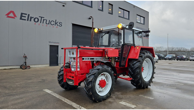 Case International 844 S (4X4 / BELGIAN TRACTOR / PERFECT CONDITION / GEARBOX TOP CONDITION) - Traktors: foto 1 Case International 844 S (4X4 / BELGIAN TRACTOR / PERFECT CONDITION / GEARBOX TOP CONDITION) - Traktors: foto 1