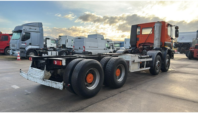Iveco EUROTRAKKER 340 E 34 (POMPE MANUELLE / GRAND PONT / LAMES / MANUAL PUMP / BIG AXLE / STEEL SUSP.) - Šasija kravas automašīna: foto 4 Iveco EUROTRAKKER 340 E 34 (POMPE MANUELLE / GRAND PONT / LAMES / MANUAL PUMP / BIG AXLE / STEEL SUSP.) - Šasija kravas automašīna: foto 4
