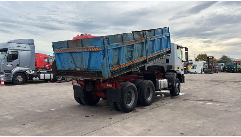 Iveco Eurotrakker 260 E 37 (POMPE MANUELLE / MANUAL PUMP / LAMES / STEEL SUSP. / BIG AXLE / GRANT PONT) - Kravas automašīna pašizgāzējs: foto 4 Iveco Eurotrakker 260 E 37 (POMPE MANUELLE / MANUAL PUMP / LAMES / STEEL SUSP. / BIG AXLE / GRANT PONT) - Kravas automašīna pašizgāzējs: foto 4