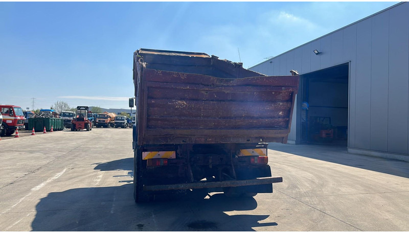 Iveco MAGIRUS 260 - 34 (LIVRAISON GRATUITE AU PORT D'ANVERS / POMPE MANUELLE) - Kravas automašīna pašizgāzējs: foto 5 Iveco MAGIRUS 260 - 34 (LIVRAISON GRATUITE AU PORT D'ANVERS / POMPE MANUELLE) - Kravas automašīna pašizgāzējs: foto 5