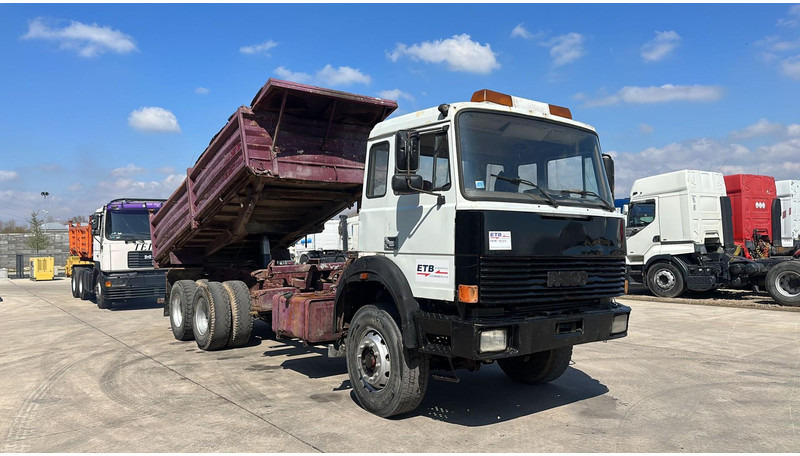 Iveco MAGIRUS 260 - 34 (LIVRAISON GRATUITE AU PORT D'ANVERS / POMPE MANUELLE) - Kravas automašīna pašizgāzējs: foto 4 Iveco MAGIRUS 260 - 34 (LIVRAISON GRATUITE AU PORT D'ANVERS / POMPE MANUELLE) - Kravas automašīna pašizgāzējs: foto 4