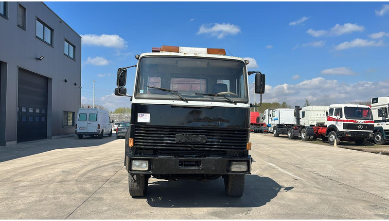 Iveco MAGIRUS 260 - 34 (LIVRAISON GRATUITE AU PORT D'ANVERS / POMPE MANUELLE) - Kravas automašīna pašizgāzējs: foto 2 Iveco MAGIRUS 260 - 34 (LIVRAISON GRATUITE AU PORT D'ANVERS / POMPE MANUELLE) - Kravas automašīna pašizgāzējs: foto 2