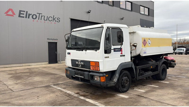 MAN 10.153 (7500L / FULL STEEL / LAMES / BOITE MANUELLE / MANUAL GEARBOX) - Autocisterna: foto 1 MAN 10.153 (7500L / FULL STEEL / LAMES / BOITE MANUELLE / MANUAL GEARBOX) - Autocisterna: foto 1