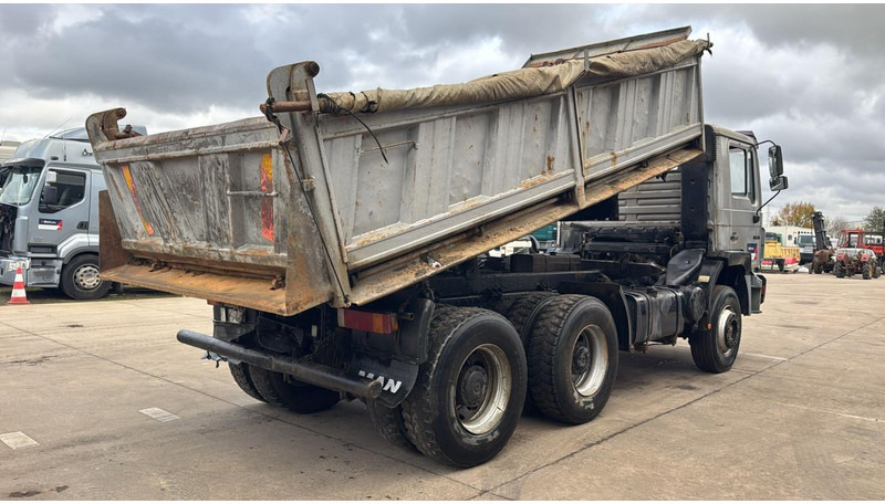 MAN 26.372 (MANUAL PUMP / POMPE MANUELLE / LAMES / GRAND PONT / STEEL SUSP. / 6 CYLINDER) - Kravas automašīna pašizgāzējs: foto 4 MAN 26.372 (MANUAL PUMP / POMPE MANUELLE / LAMES / GRAND PONT / STEEL SUSP. / 6 CYLINDER) - Kravas automašīna pašizgāzējs: foto 4