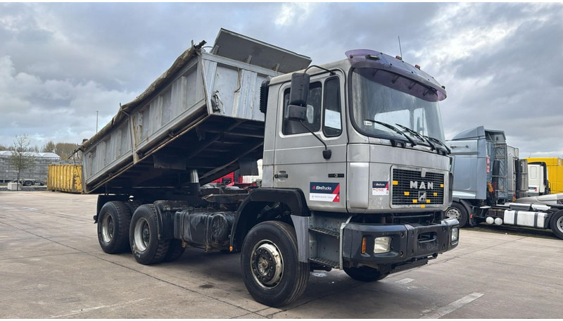 MAN 26.372 (MANUAL PUMP / POMPE MANUELLE / LAMES / GRAND PONT / STEEL SUSP. / 6 CYLINDER) - Kravas automašīna pašizgāzējs: foto 3 MAN 26.372 (MANUAL PUMP / POMPE MANUELLE / LAMES / GRAND PONT / STEEL SUSP. / 6 CYLINDER) - Kravas automašīna pašizgāzējs: foto 3