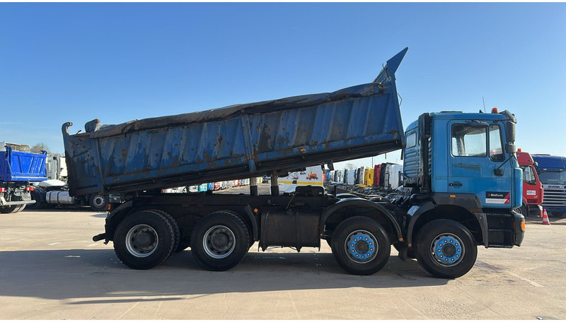 MAN 35.364 (STEEL SUSP. / 6 CYLINDER / BIG AXLE / EURO 2 / MEILLER TIPPER) - Kravas automašīna pašizgāzējs: foto 4 MAN 35.364 (STEEL SUSP. / 6 CYLINDER / BIG AXLE / EURO 2 / MEILLER TIPPER) - Kravas automašīna pašizgāzējs: foto 4