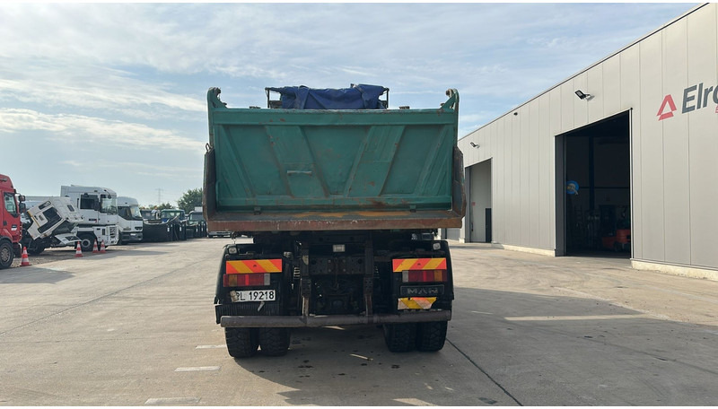 Kravas automašīna pašizgāzējs MAN 36.403 (8X6 / LAMES / STEEL SUSP. / BIG AXLE / 6 CYLINDER): foto 7